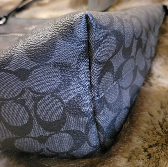 Coach Tote - Picture 7 of 8